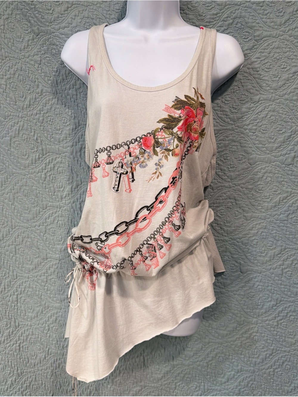 Y2K Graphic Tank Top Cream With Crosses And Diamonds Skull Charm Size Large